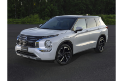 Picture of the 2024 Mitsubishi Outlander PHEV 