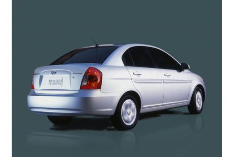 2011 Hyundai Accent MPG, Price, Reviews & Photos | NewCars.com