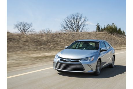 2016 Toyota Camry MPG, Price, Reviews & Photos | NewCars.com