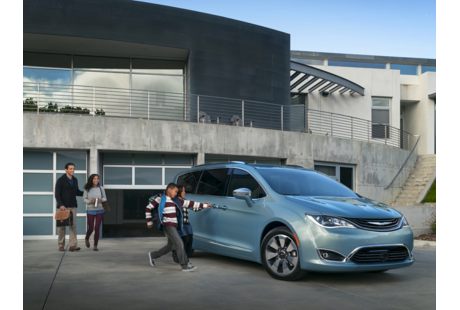 2017 Chrysler Pacifica Hybrid MPG, Price, Reviews Photos
